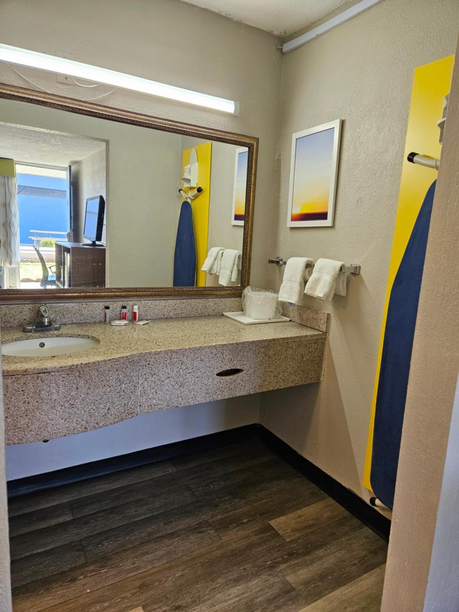 Days Inn By Wyndham Washington Extérieur photo