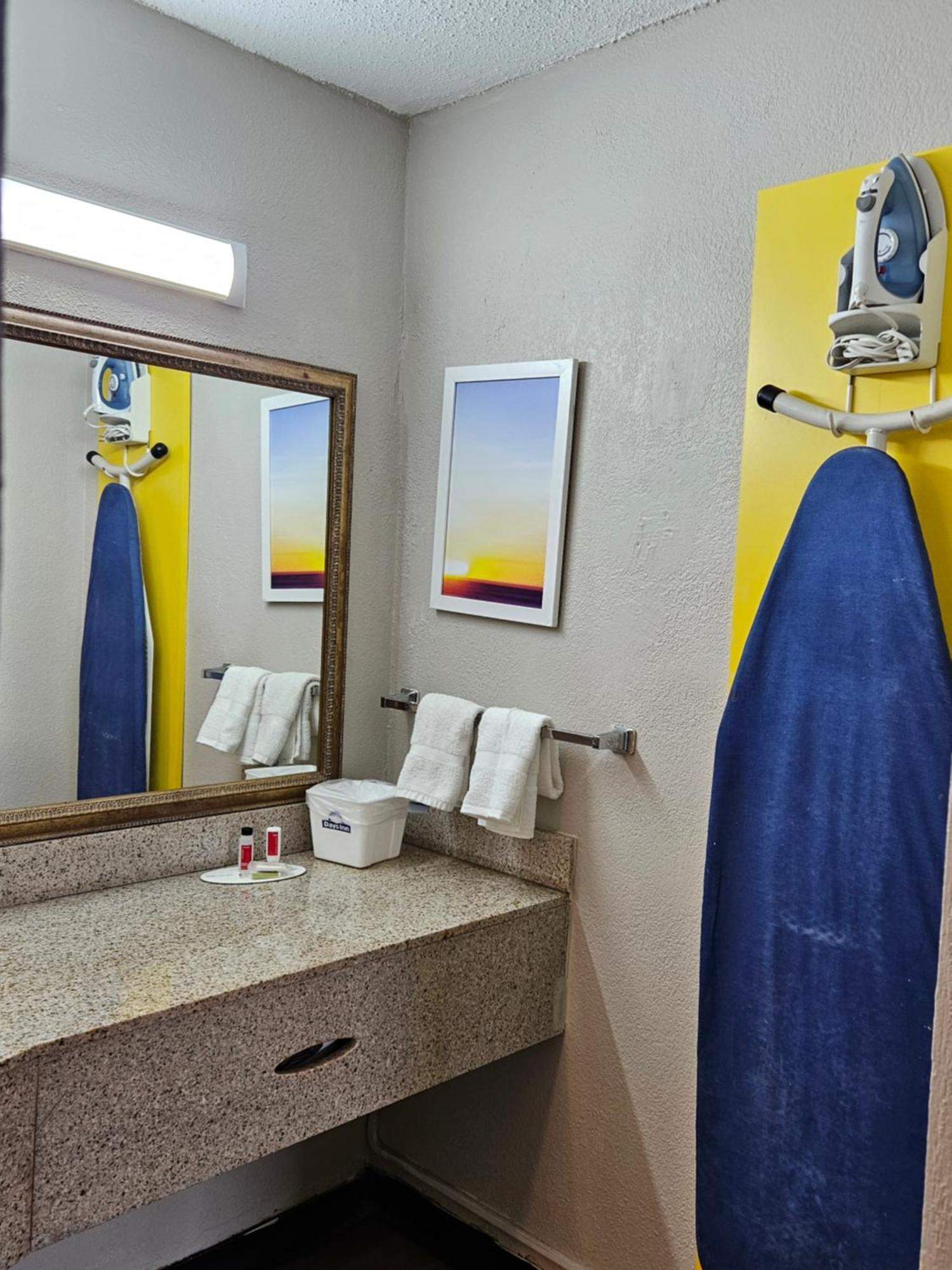 Days Inn By Wyndham Washington Extérieur photo